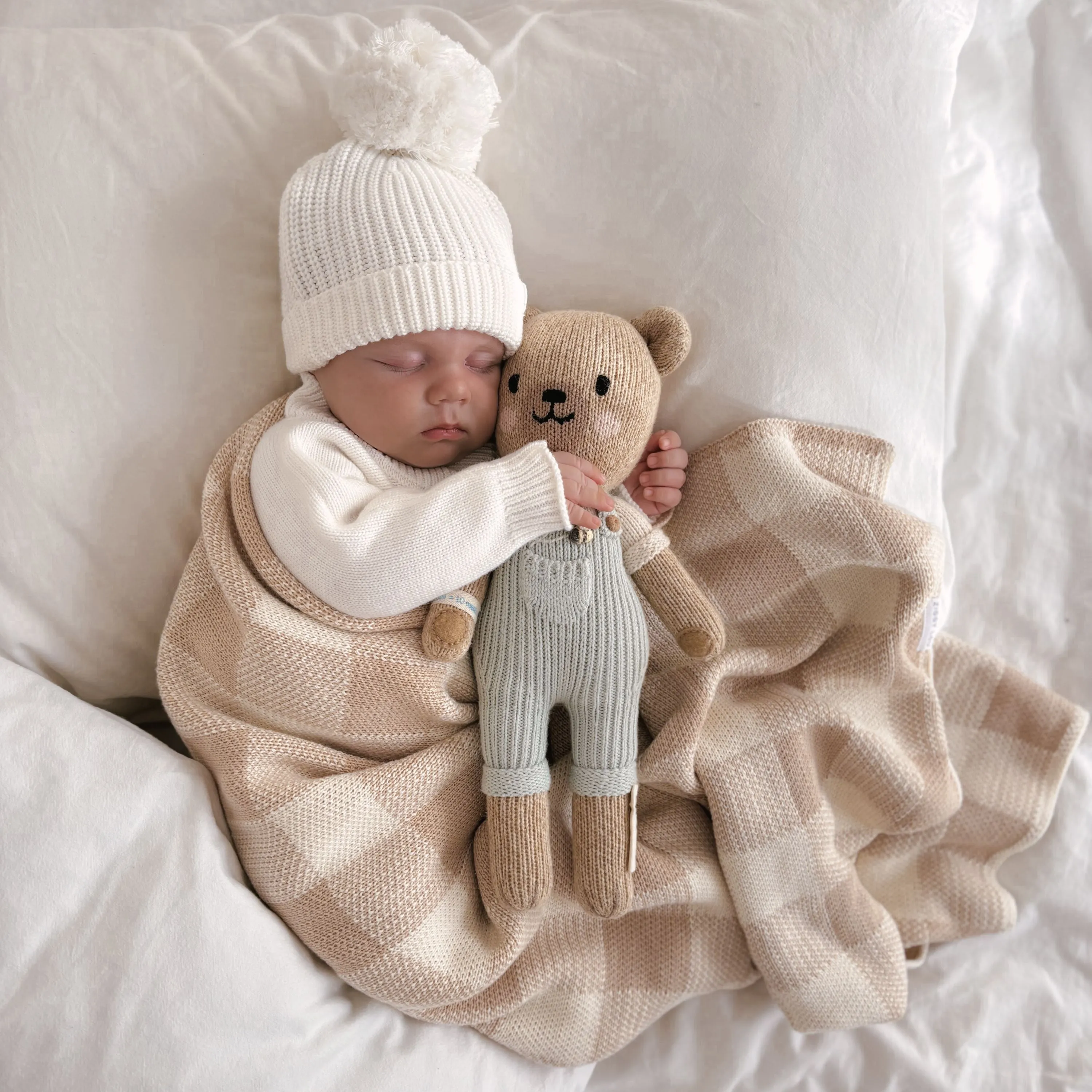 CUDDLE KIND | CHARLIE THE HONEY BEAR