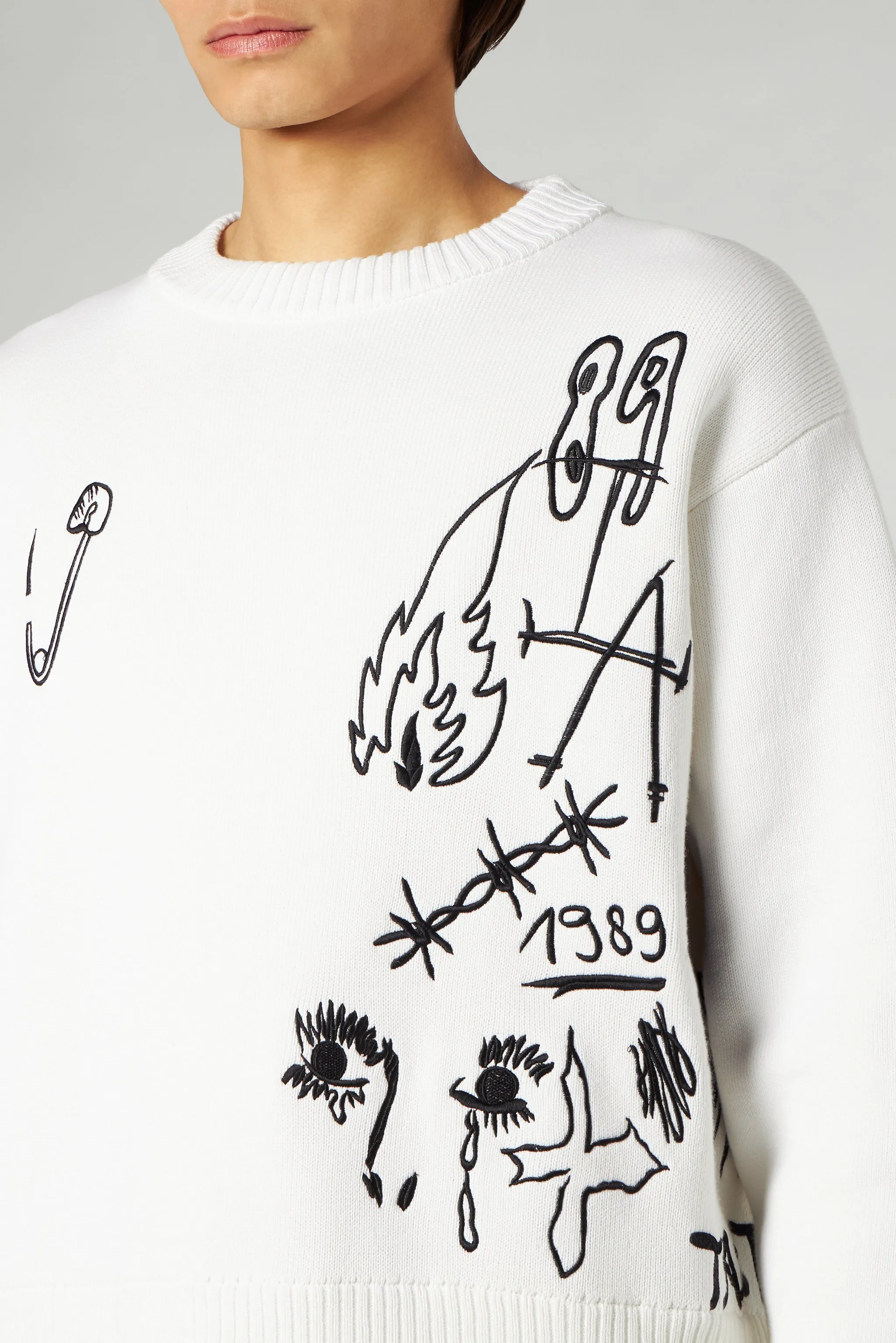 Embroidery Crop Knit Round Neck
