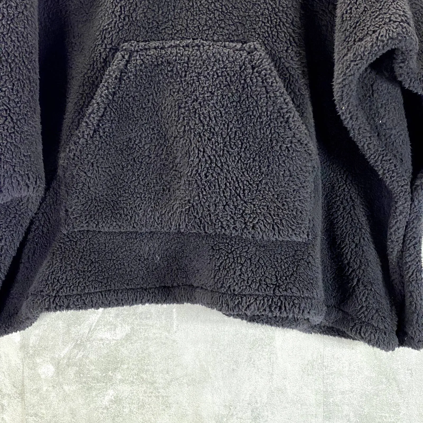JENNI Women's Black Hooded Sherpa Kangaroo Pocket Pullover Poncho SZ OS