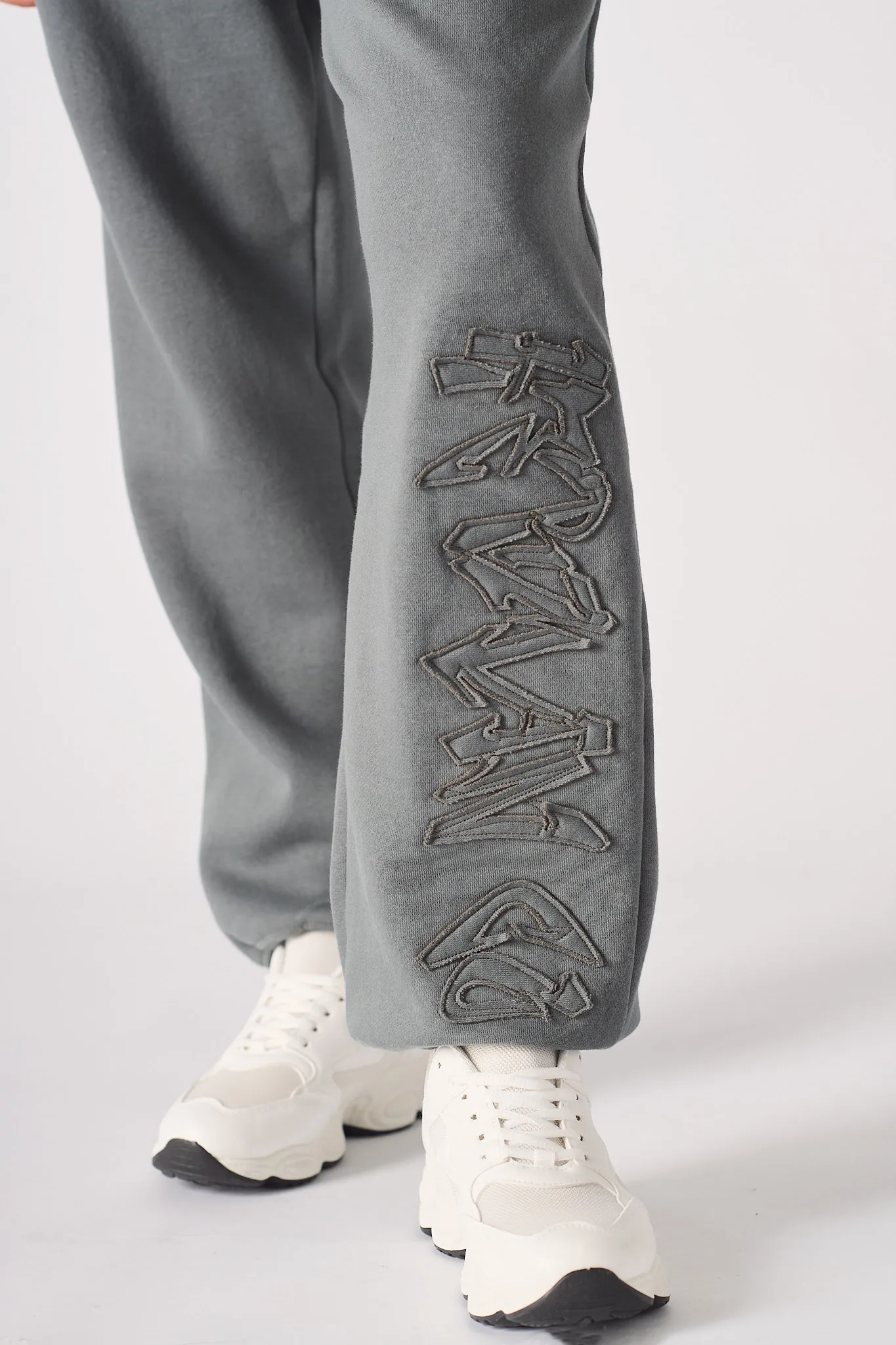 STRAIGHT LEG JOGGER - GREY