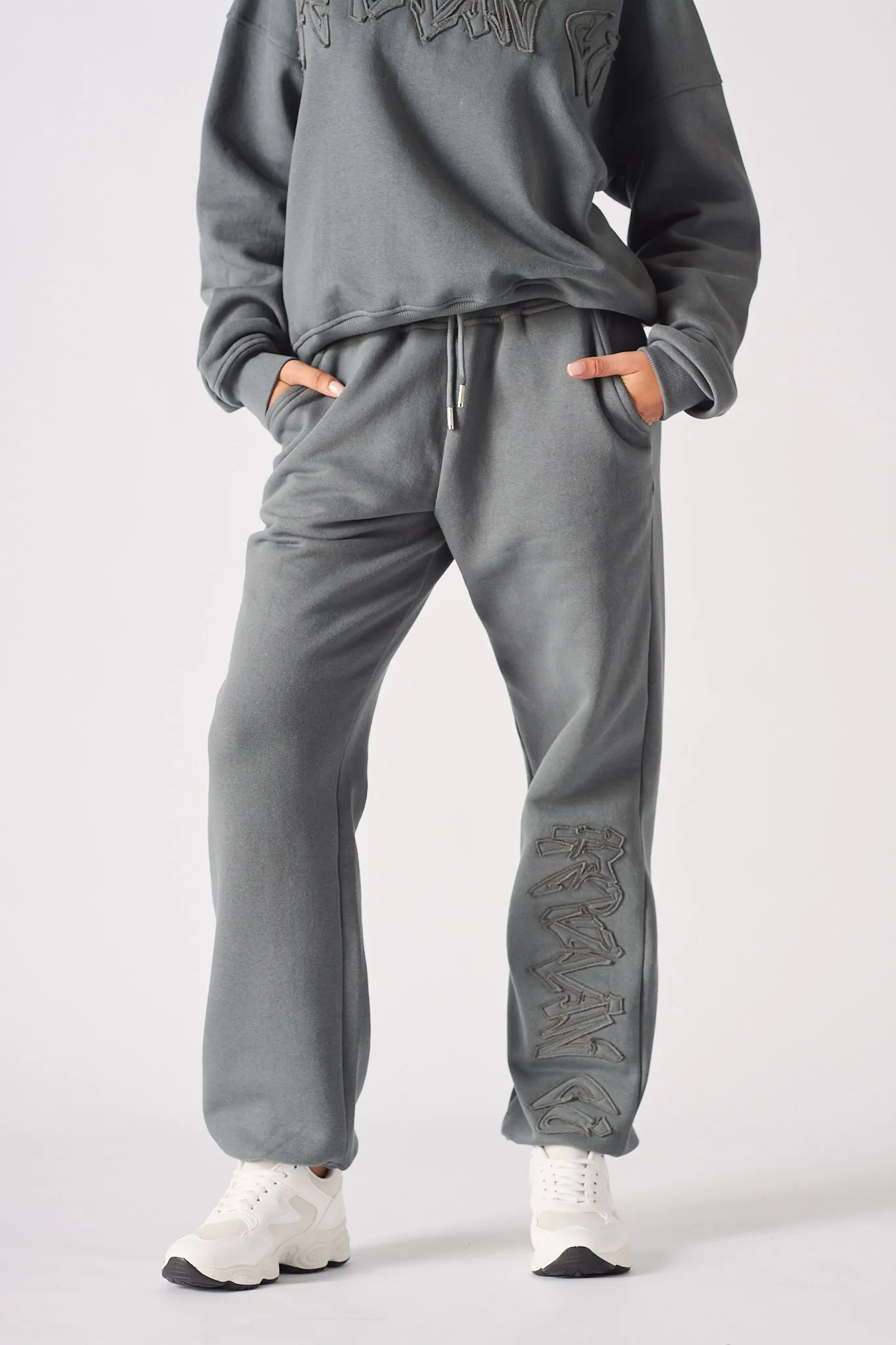 STRAIGHT LEG JOGGER - GREY